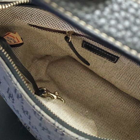 Dooney & Bourke gray shoulder bag - Picture 7 of 9